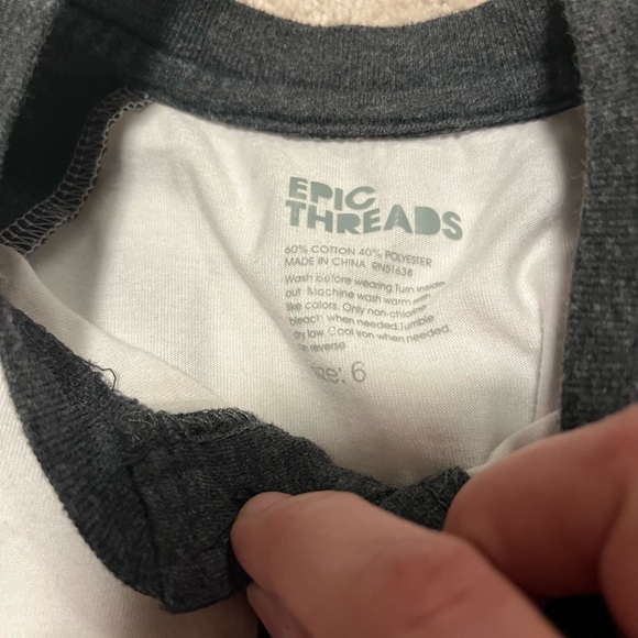 Boys lot of 6 long sleeved shirts sz 6 epic threads , HM , Under Armor - Picture 7 of 8